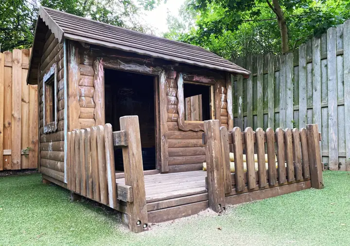 Garten: Holzhütte